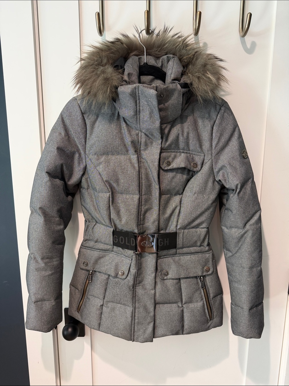 Goldbergh Gray Black Ski Snow Wintet Coat Jacket with fur hood and belt. UK 8